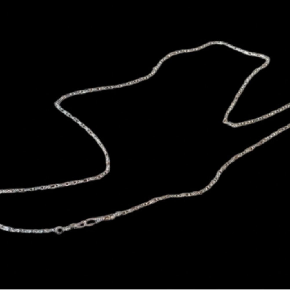πBundle 2 or More for 50% off+$4.99 Shipping!
Vintage 48β Silver Chain Necklace - Picture 3 of 5